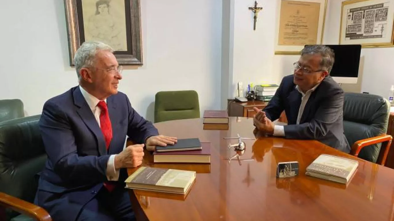 Petro y Uribe 27