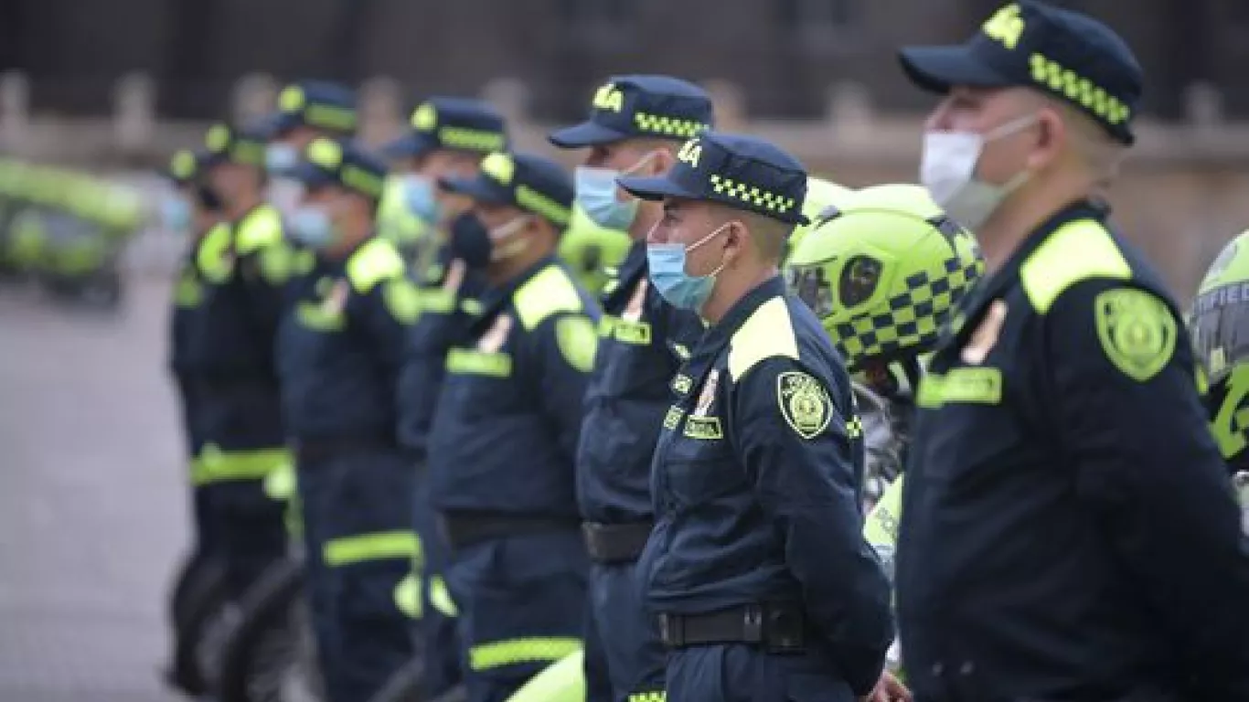 Cinco policías acusados de pertenecer a una red de microtráfico en Bogotá