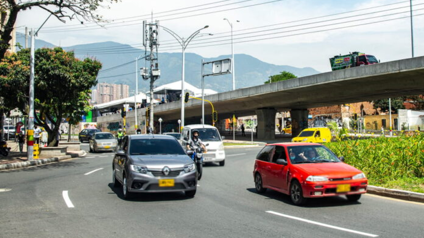 Desde el 2035 no se venderán más carros a gasolina en Medellín