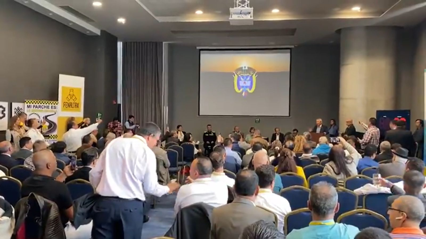 El presidente Gustavo Petro no asistió a reunión con taxistas