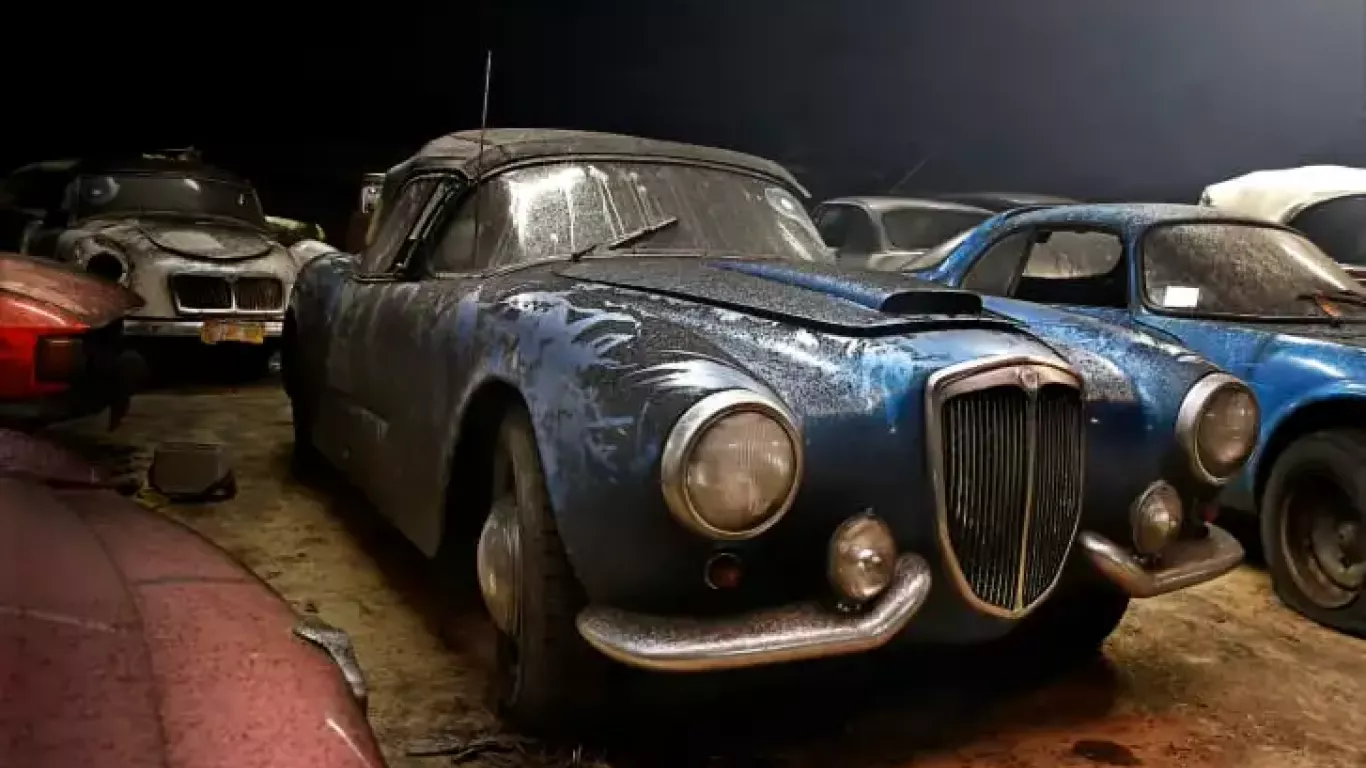 La increíble colección de coches oculta en una Iglesia que se pone a la  venta