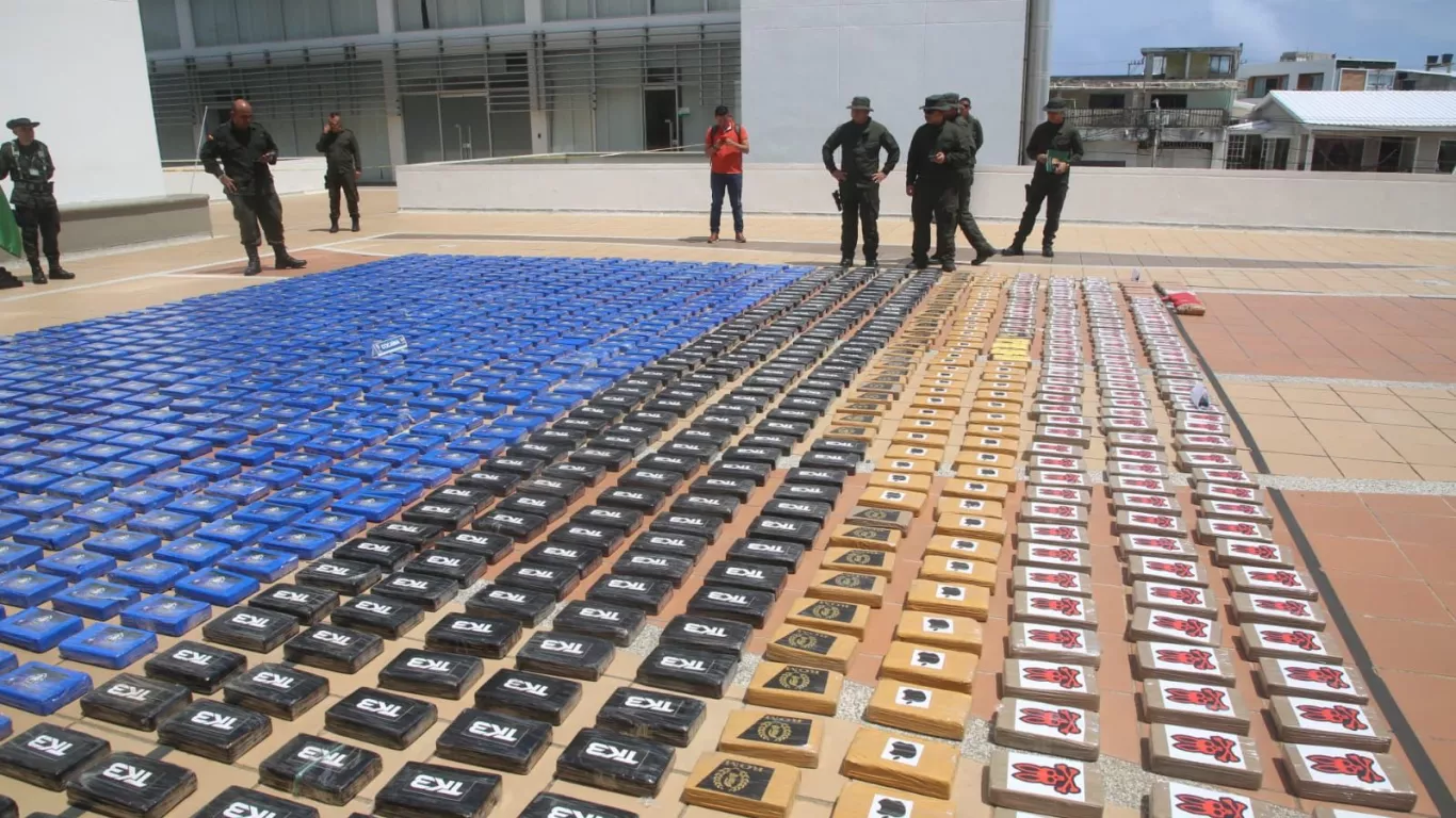  Operativo 'Magnus': incautan 1.528 kilos de cocaína ocultos en frutas en avión de carga en San Andrés