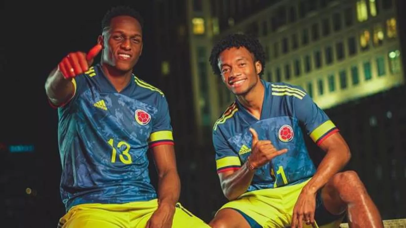 MINA Y CUADRADO CAMISETA