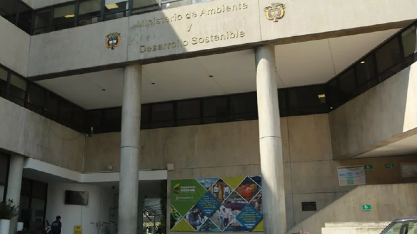 MINISTERIO DE AMBIENTE 2