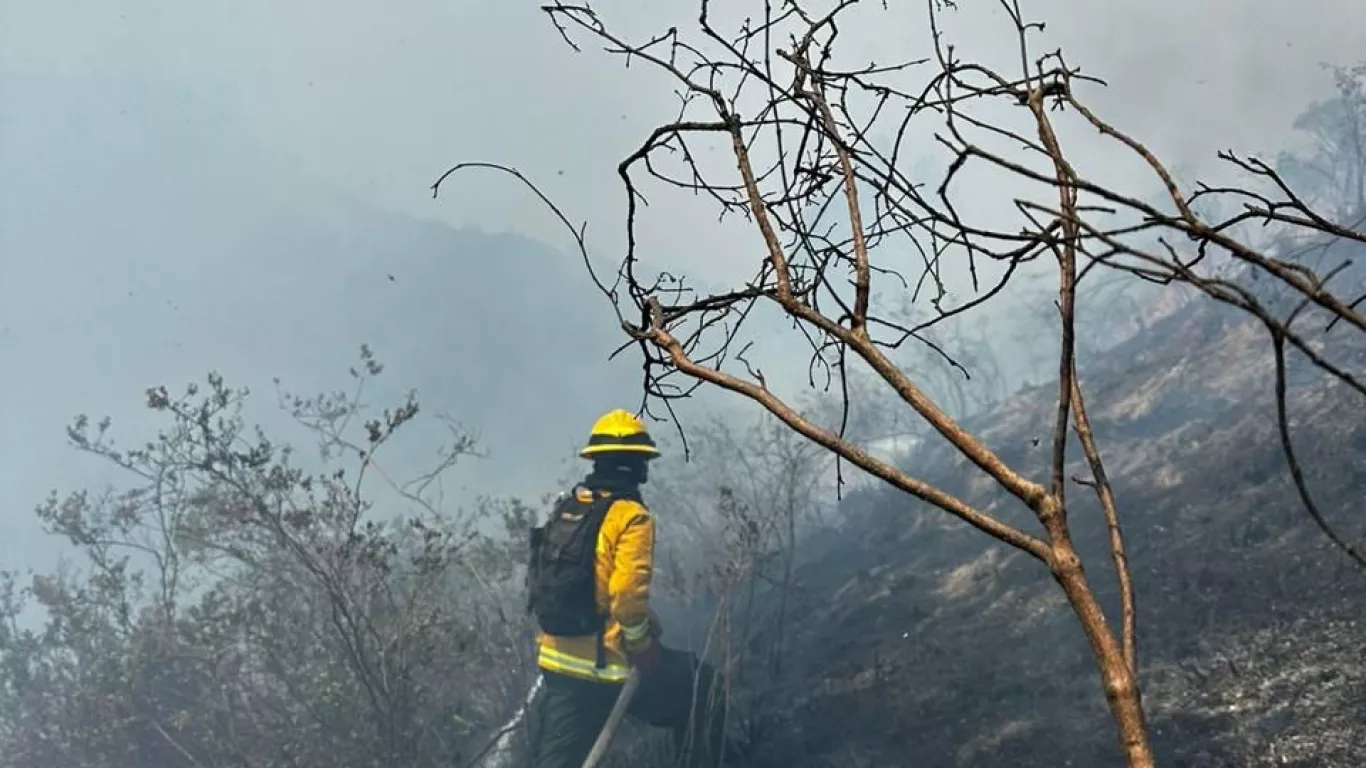 Bomberos Entre Nubes