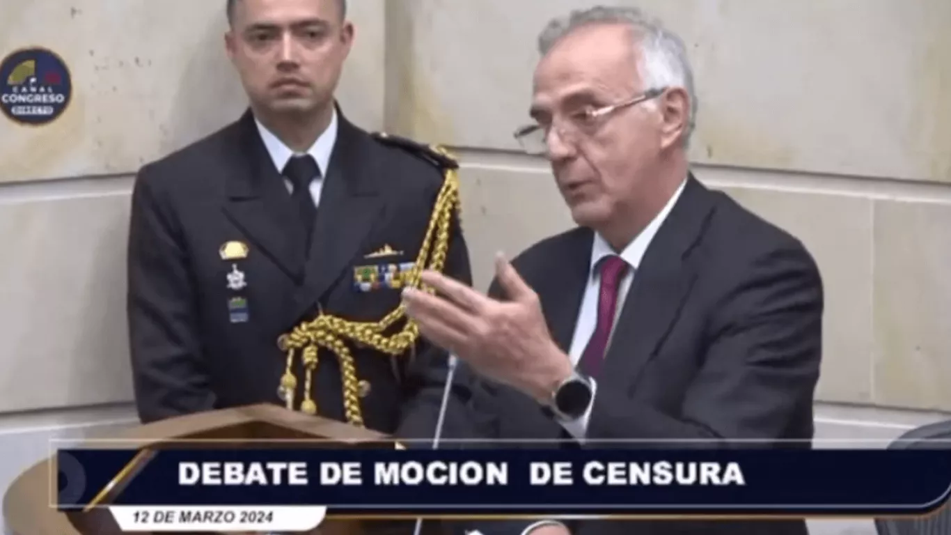 moción de censura ministro defensa