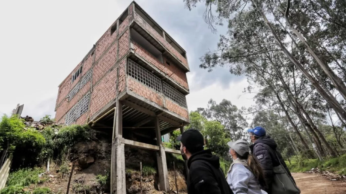 Obra ilegal cerros