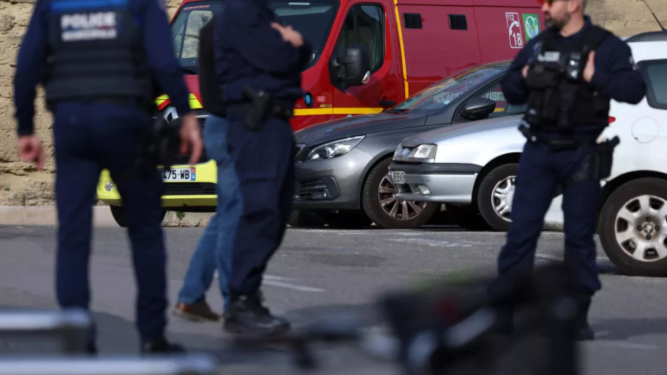 policía paris francia