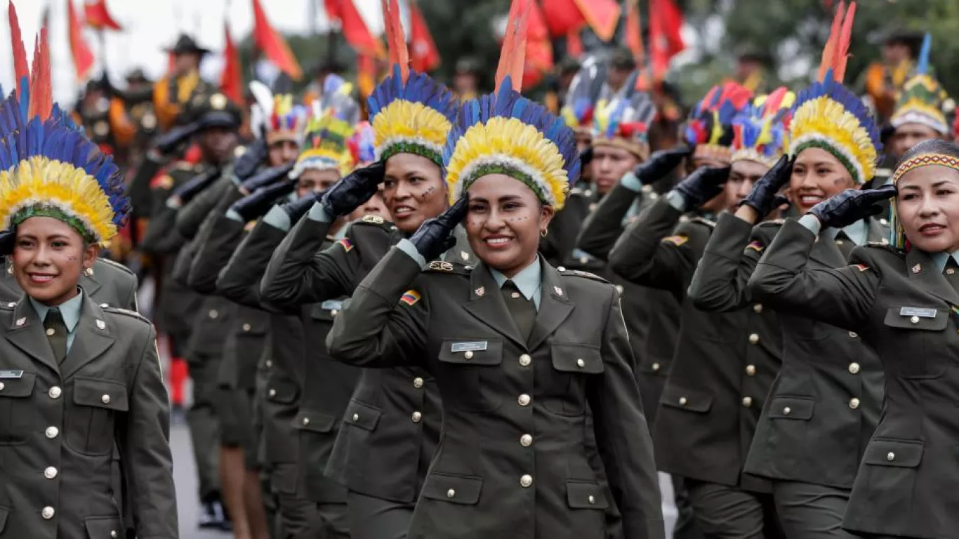 DESFILE 20 JULIO 1050