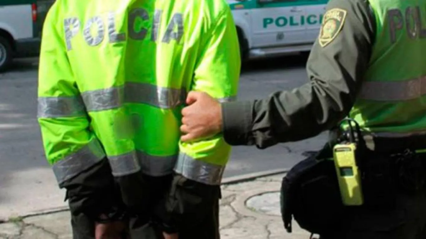 POLICÍA CAPTURADO