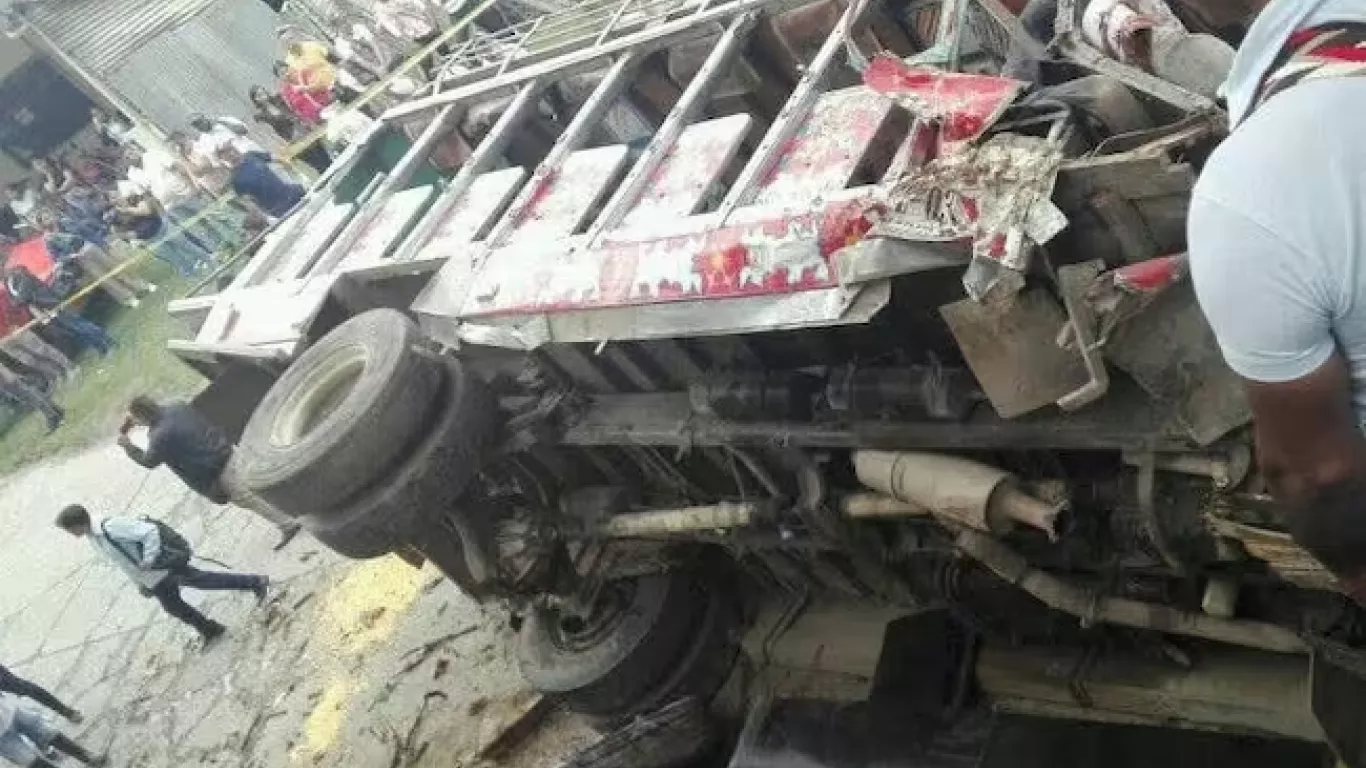 accidente cauca bus escalera