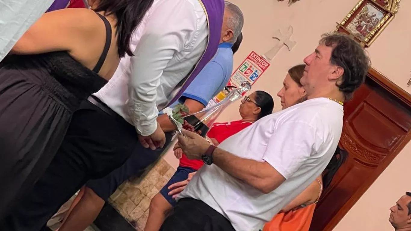 Nestor Lorenzo en misa