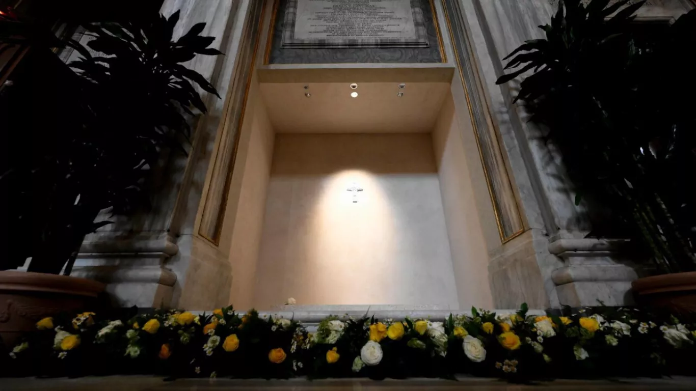 tumba papa francisco en Roma