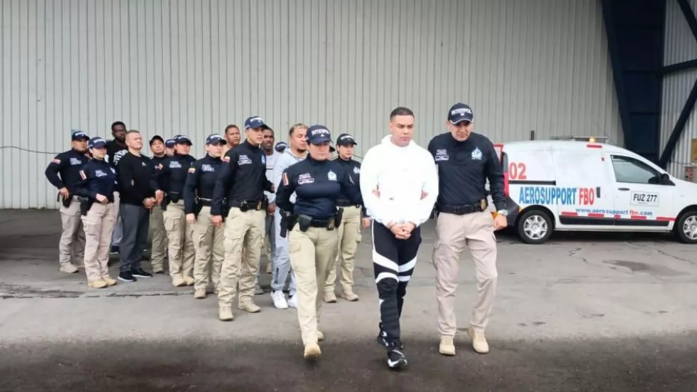 extraditan trece colombianos