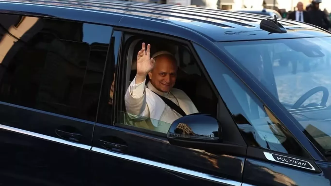 nuevo papamovil 2025