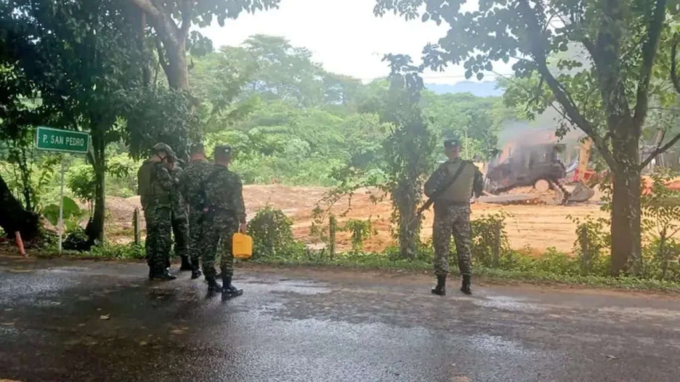 Incineración de maquinaria amarilla en el Cesar