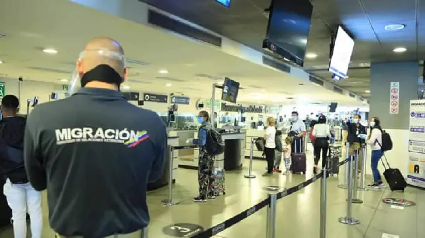 migración colombia aeropuerto el dorado