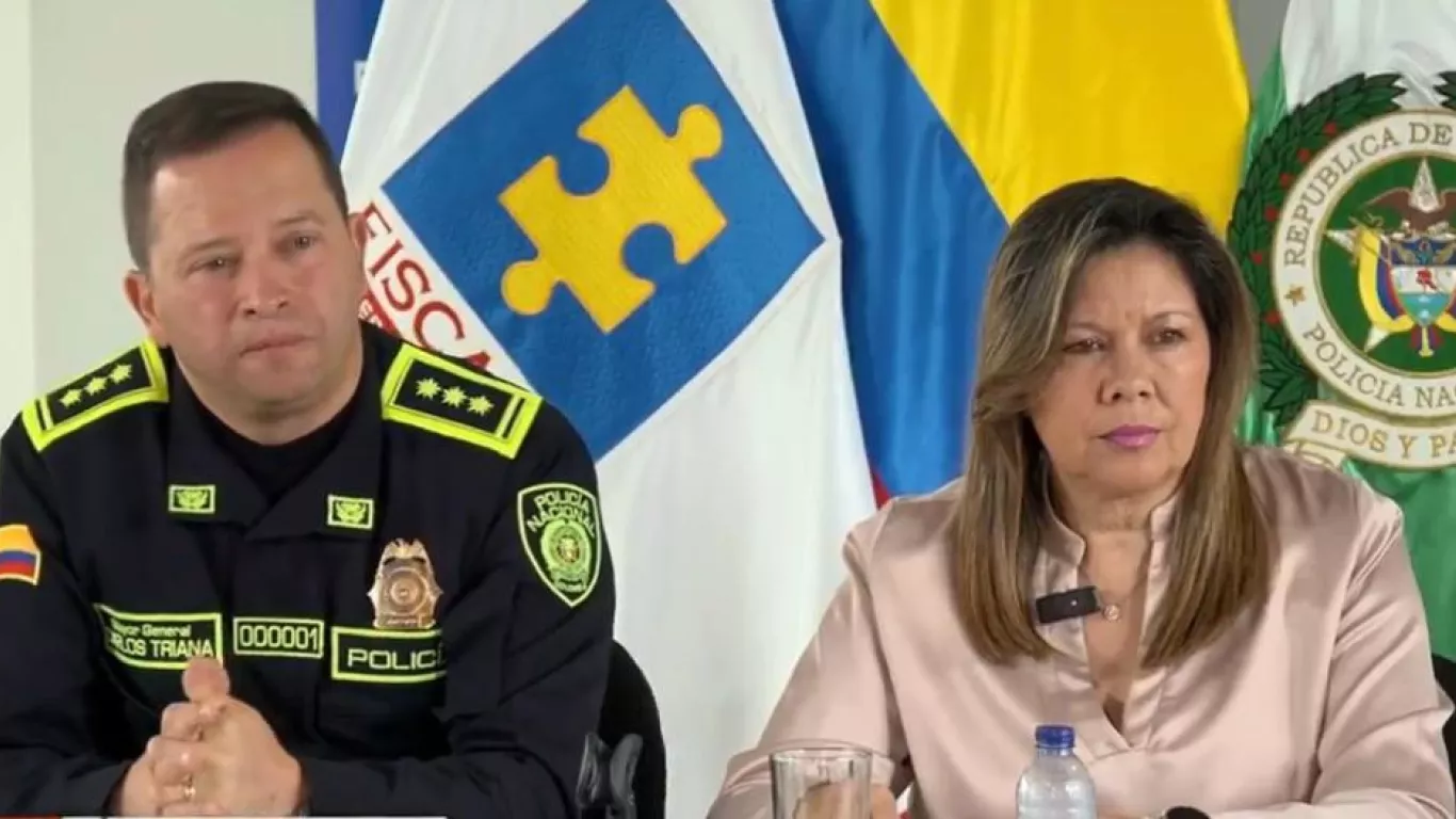 La fiscal general de la Nación, Luz Adriana Camargo, y el director de la Policía Nacional, mayor general Carlos Fernando Triana