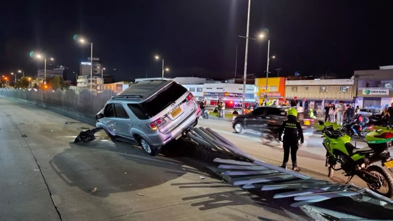 camioneta-choca-separador-transmilenio