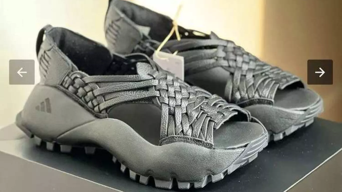 Calzado “Oaxaca Slip On” de Adidas.