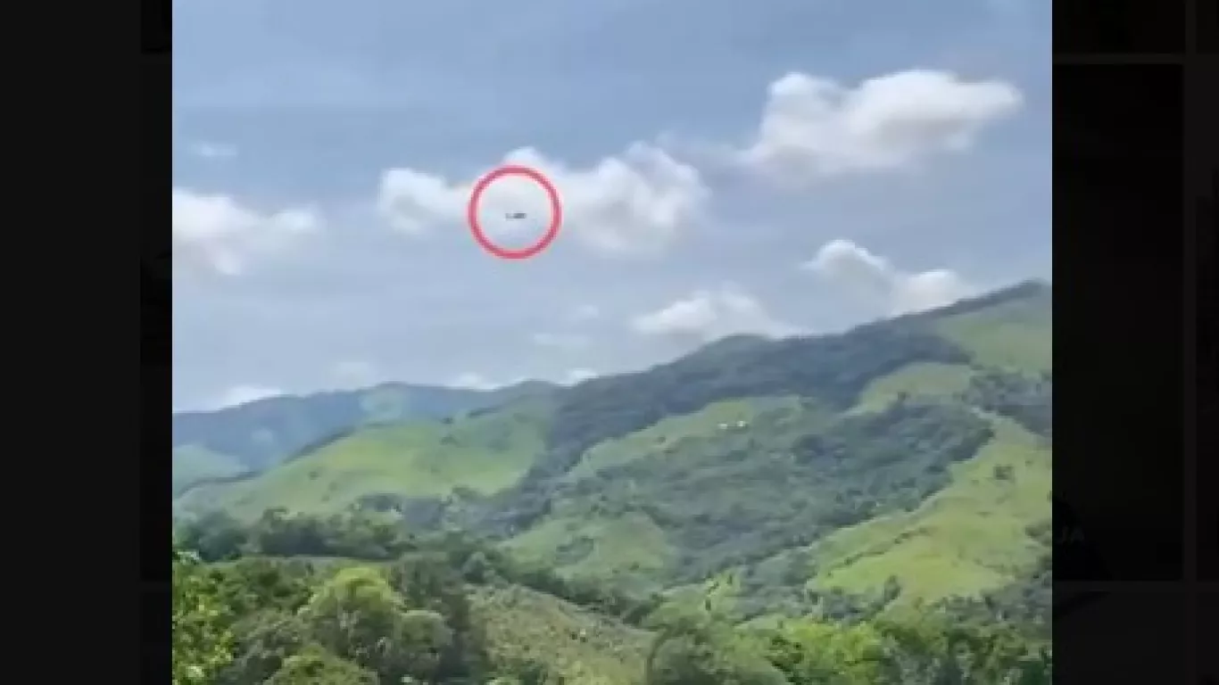 Instante en el que un helicóptero se precipitó a tierra