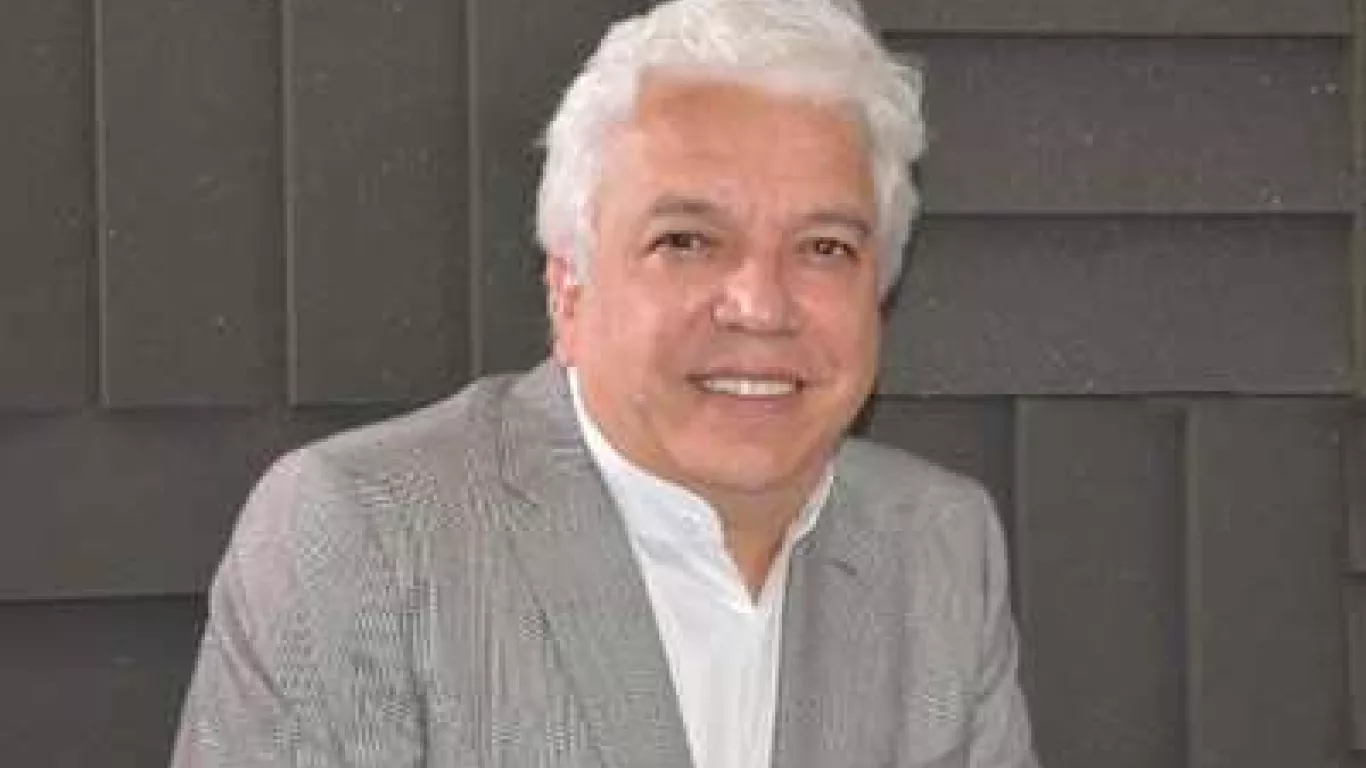 Carlos Alonso Lucio 25