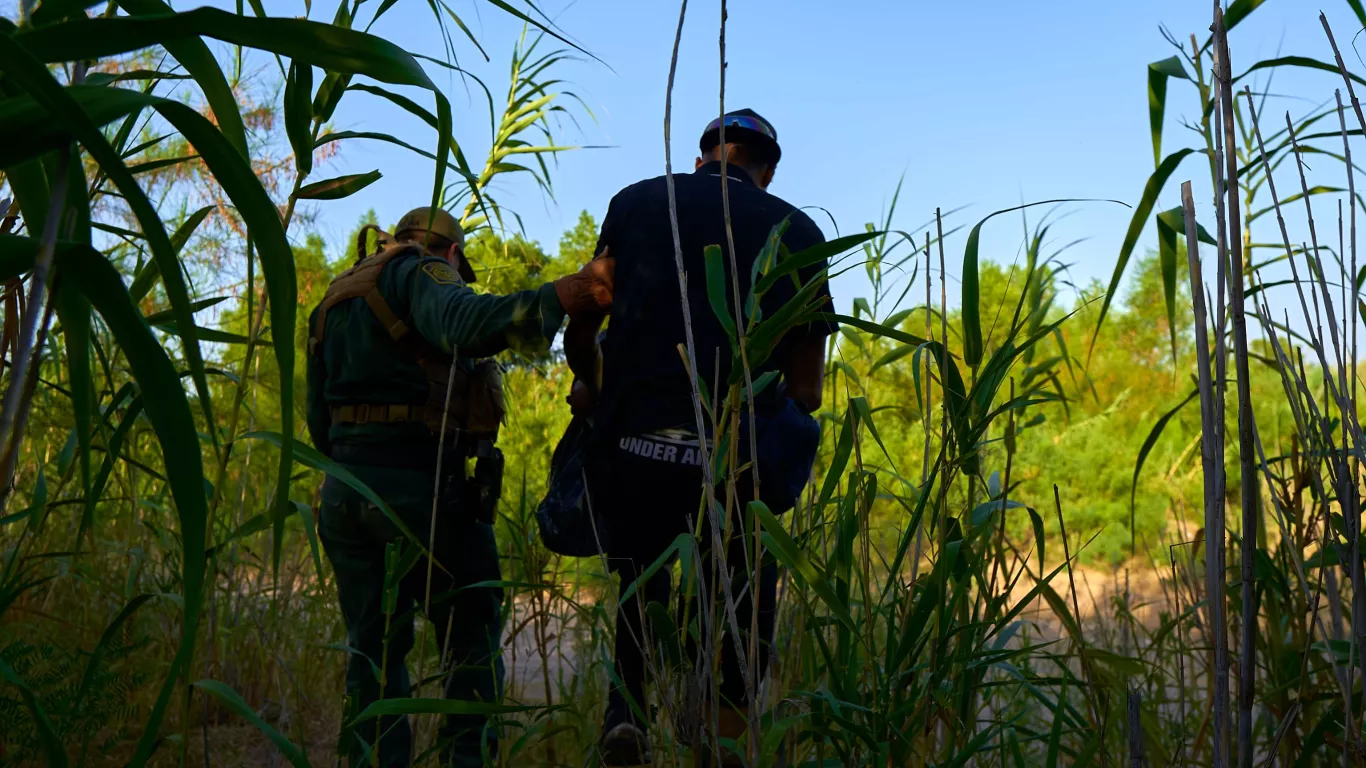 Las detenciones se mantienen en niveles históricamente bajos gracias a la labor constante de los agentes en la frontera.
