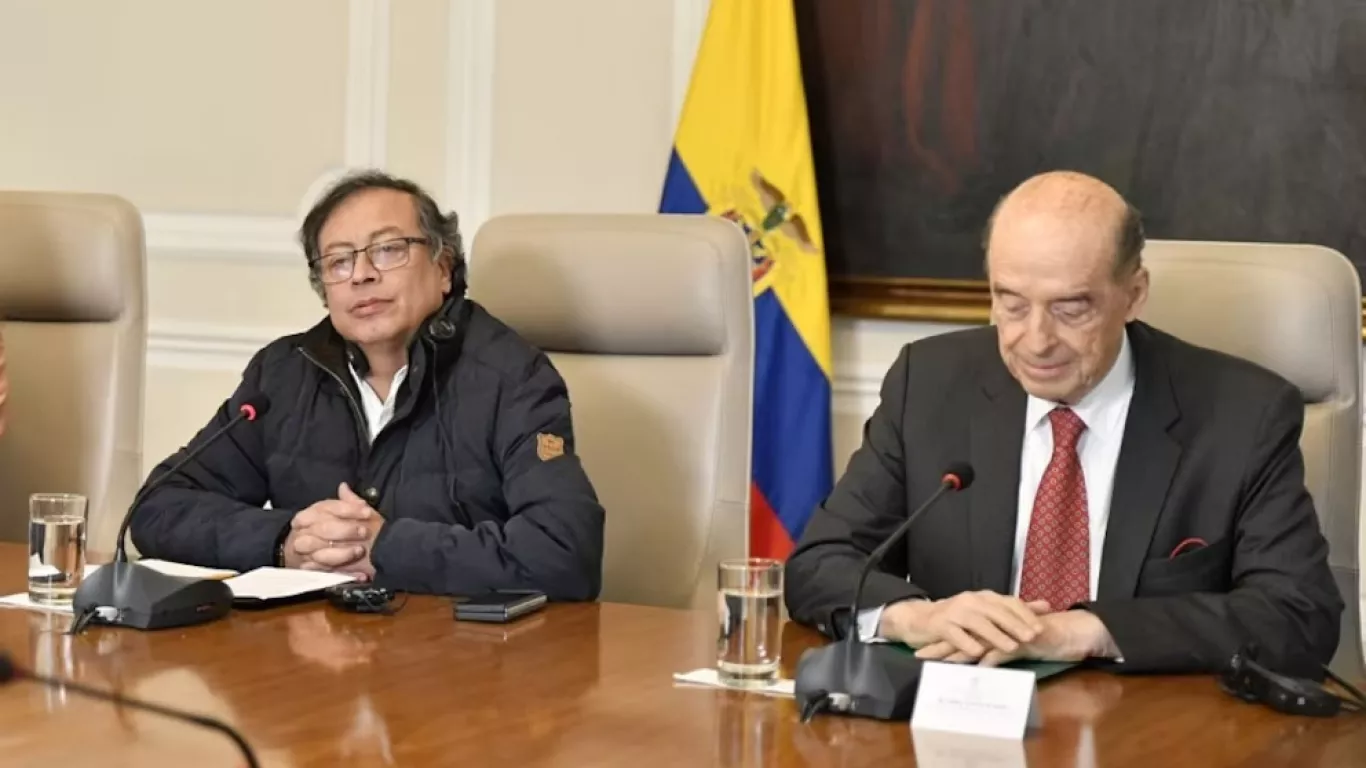 alvaro leyva y gustavo petro_25