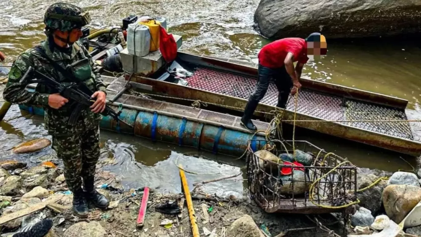 operativo militar contra mineria en antioquia