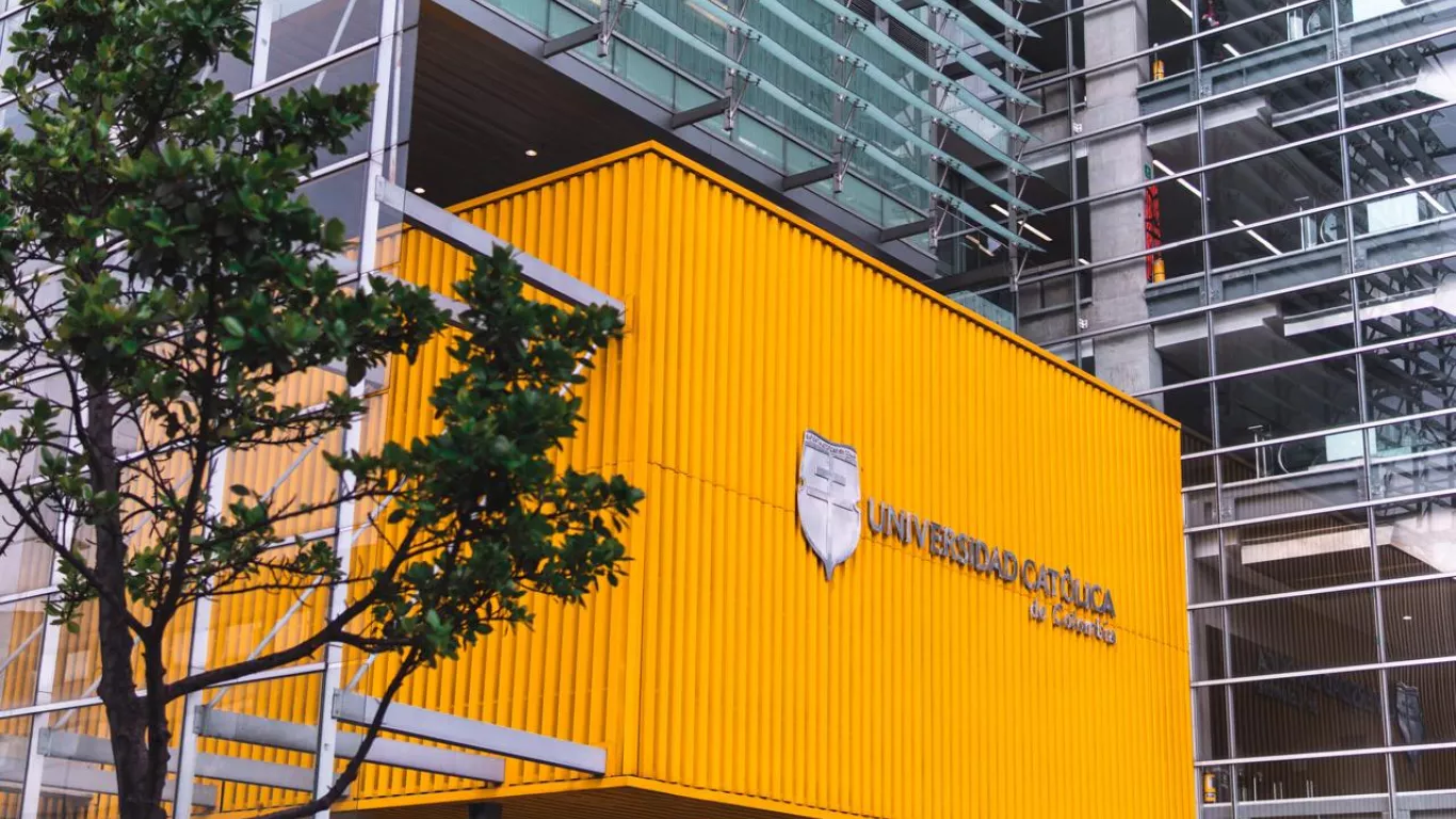 Universidad Católica de Colombia fachada