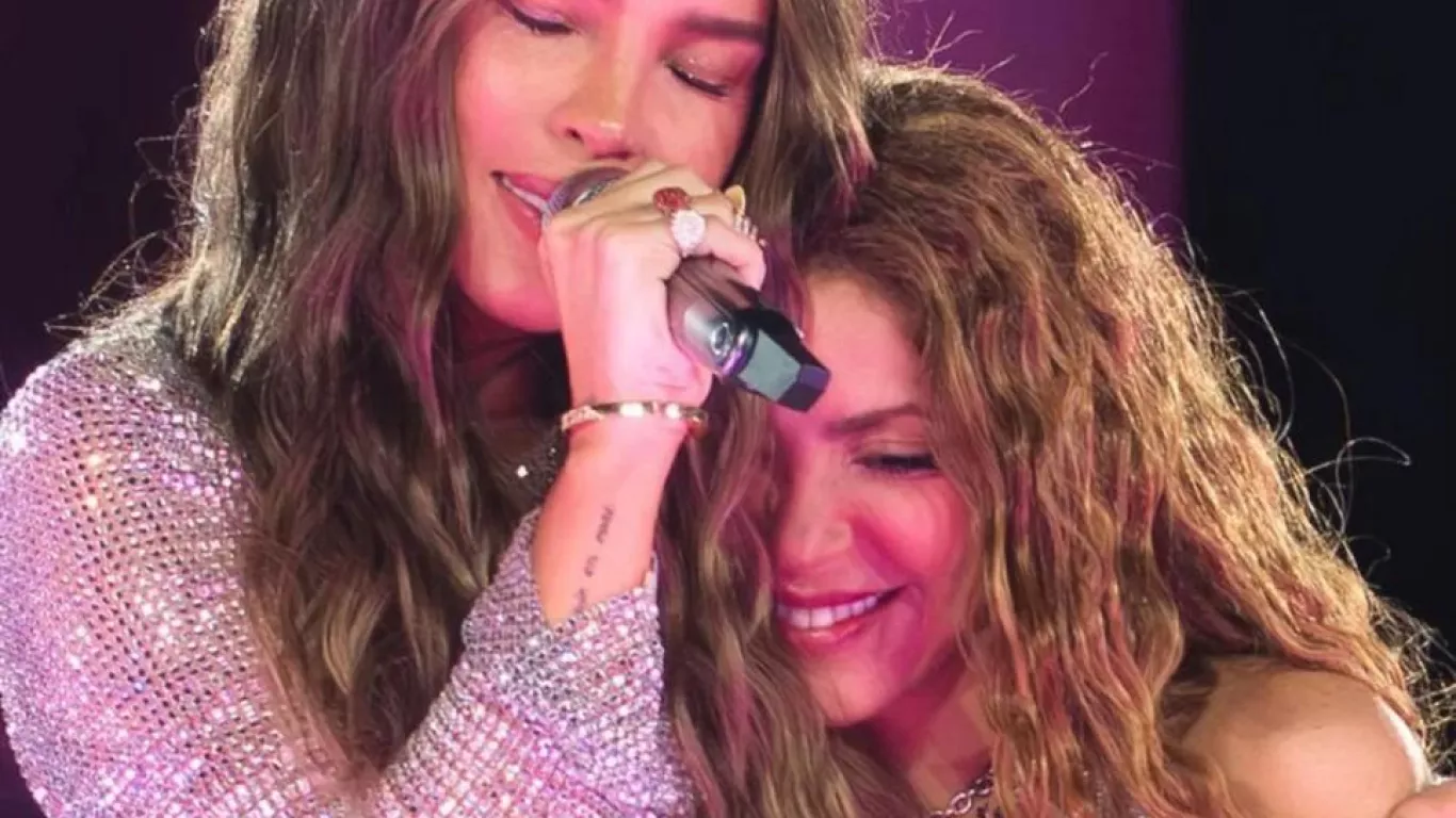 shakira y belinda en concierto
