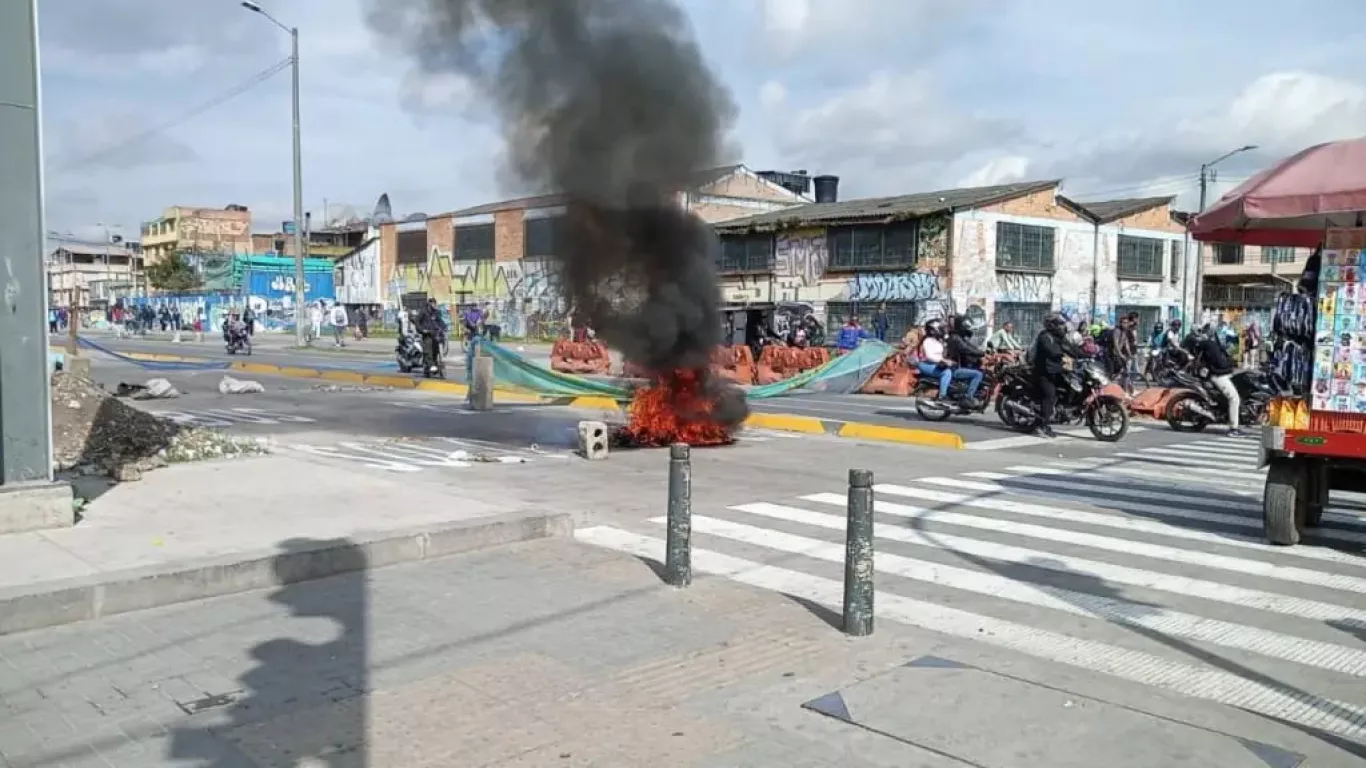 Disturbios por paro de taxistas en Bogotá
