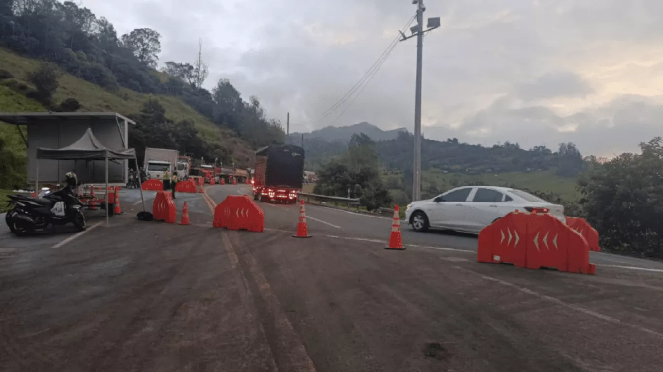 retrasos en obras via al llano