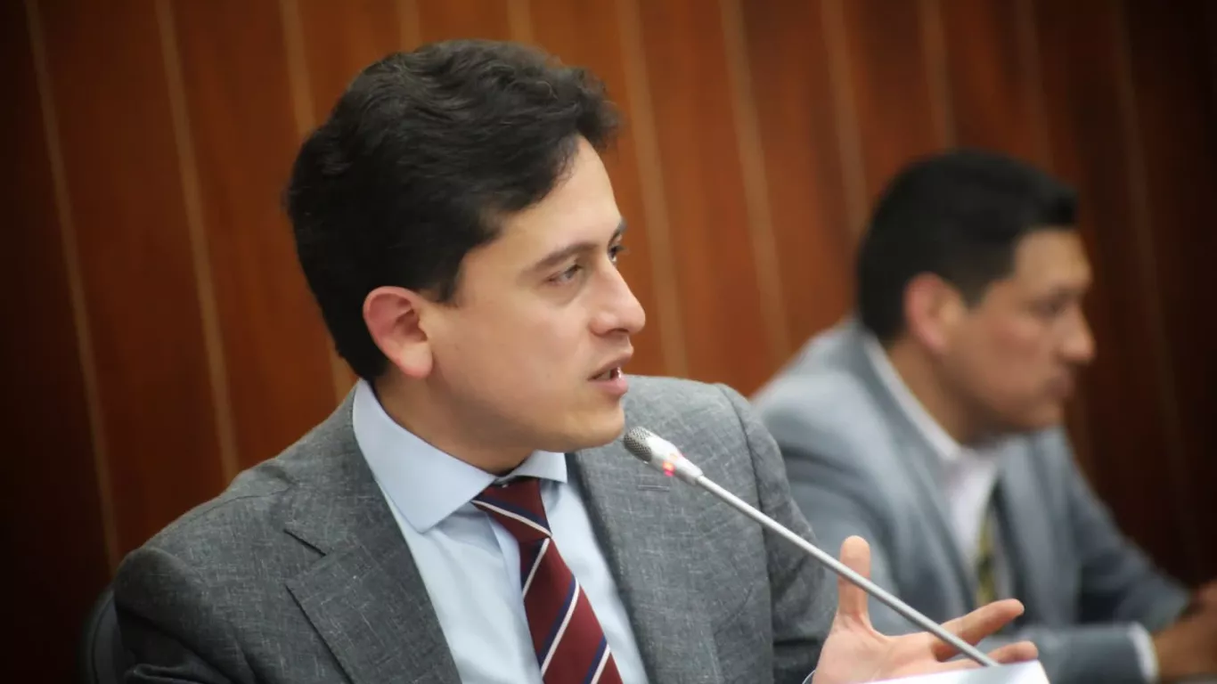 luis carlos reyes denunciaria a petro