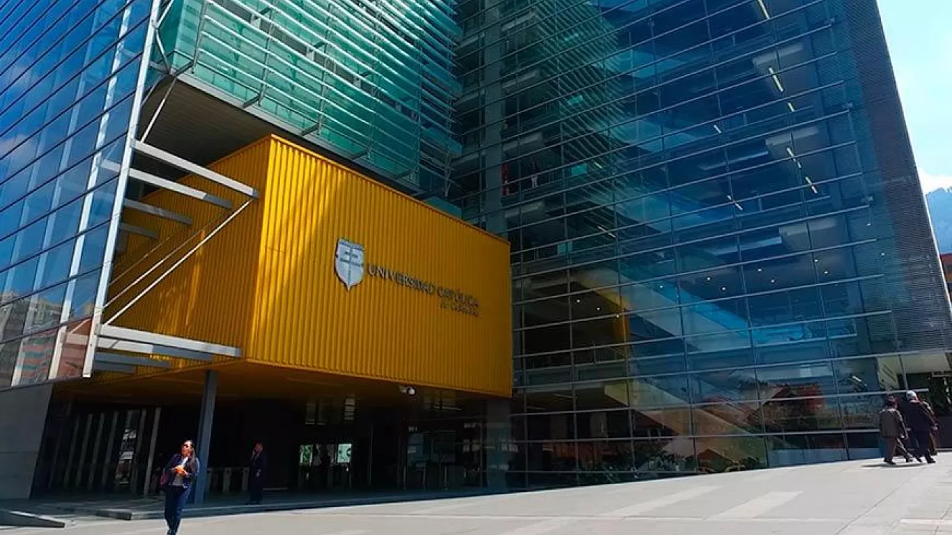 La Universidad Católica es una de las principales instituciones académicas del país.