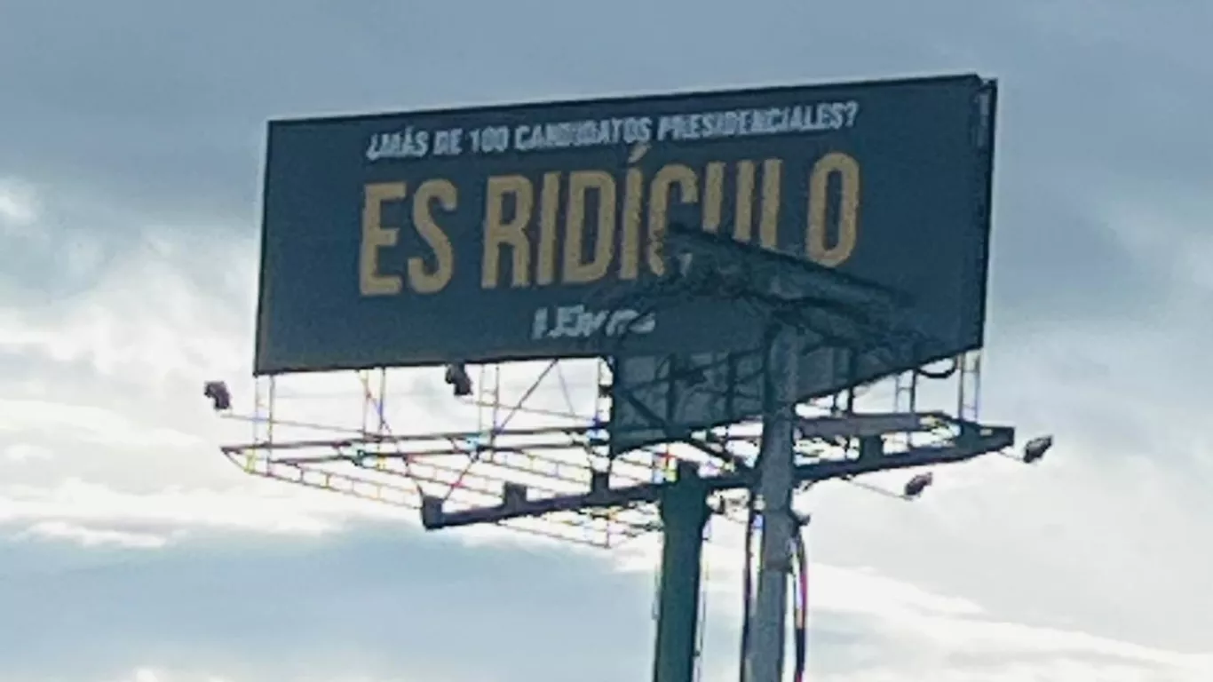 Valla de 100 candidatos presidenciales