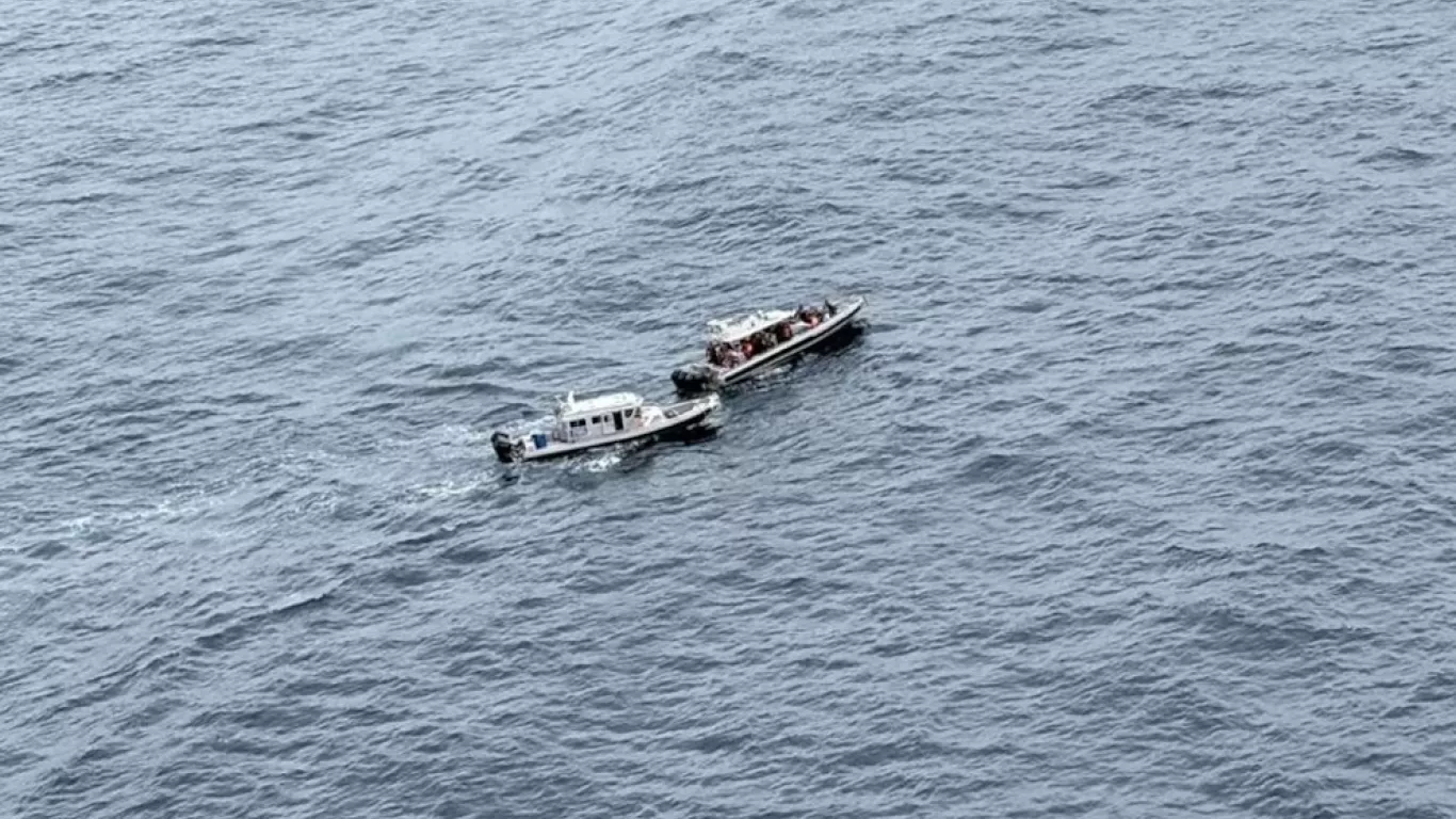 naufraga embarcacion en el pacifico
