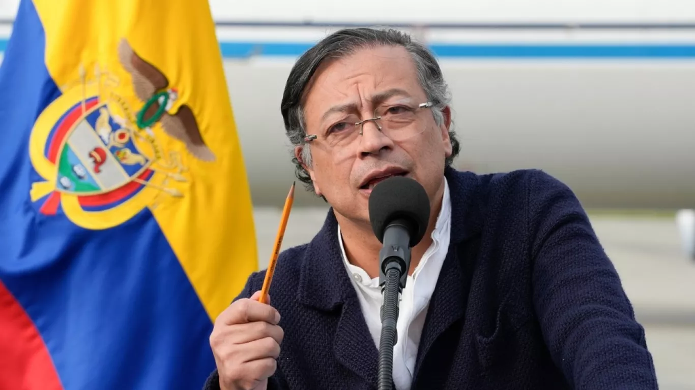 eeuu pide a petro retractarse