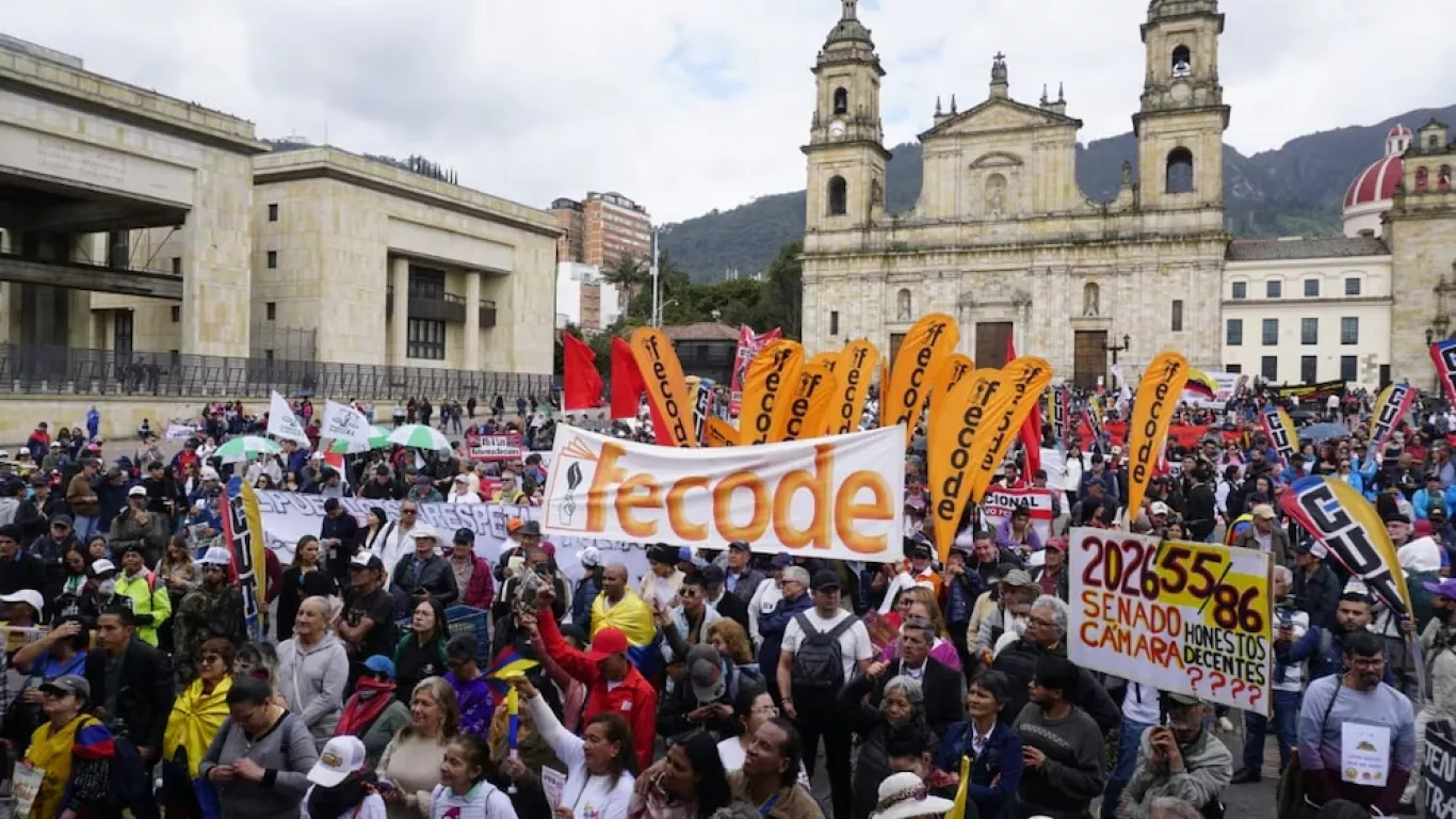 Paro de maestros en la Plaza de Bolívar