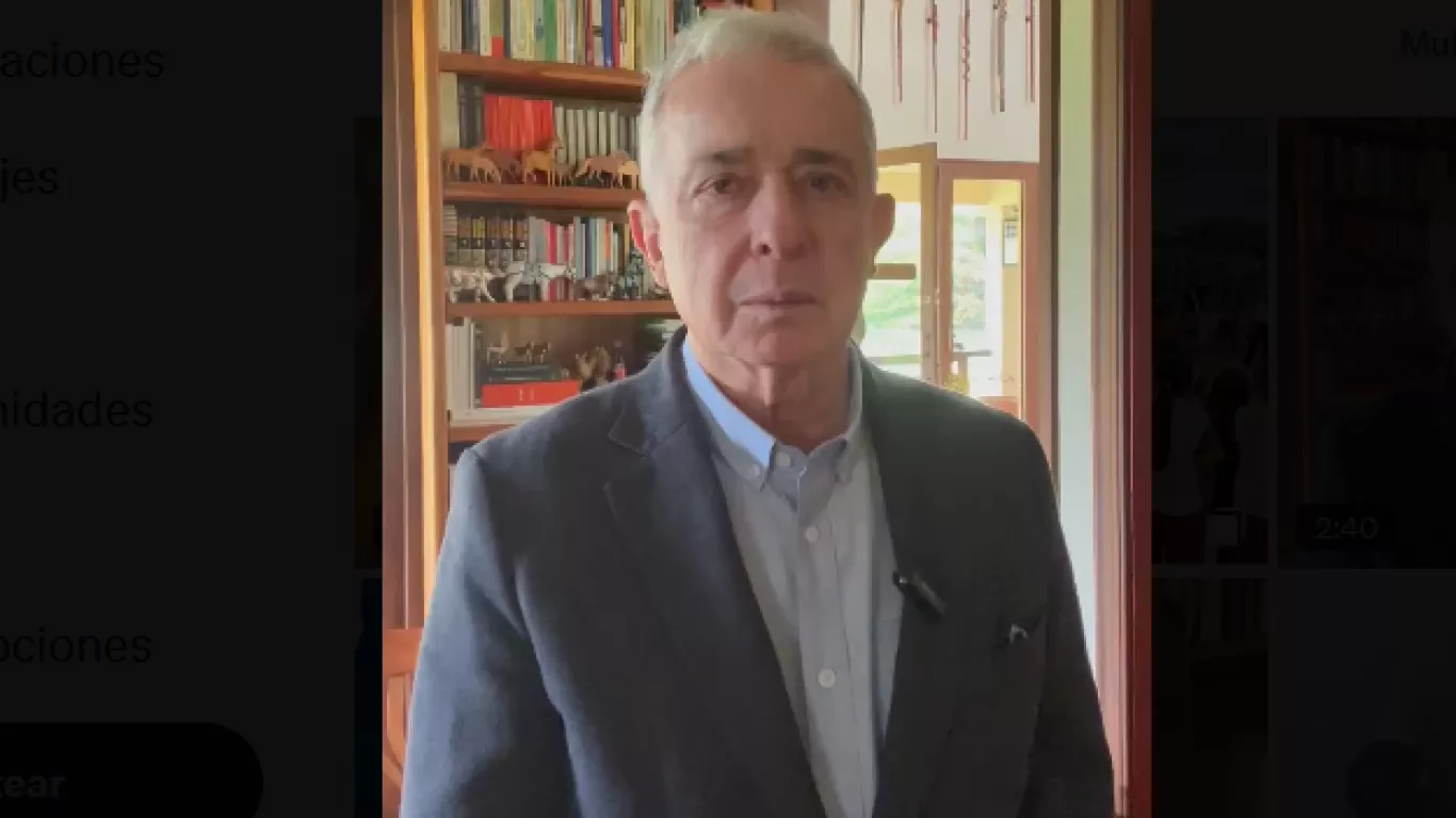 Alvaro Uribe Vélez oct 25