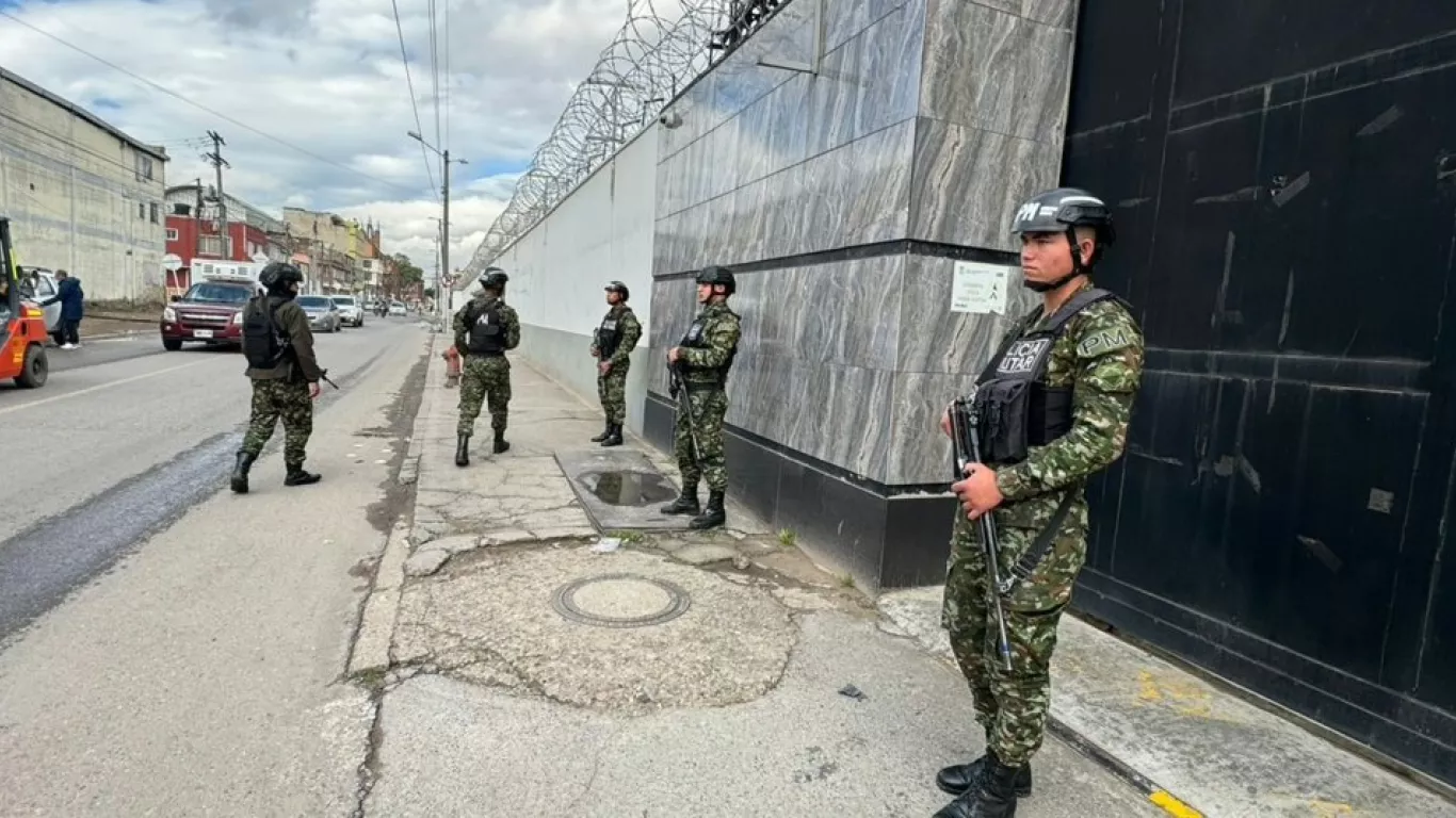Conmoción afuera de la Cárcel Modelo de Bogotá