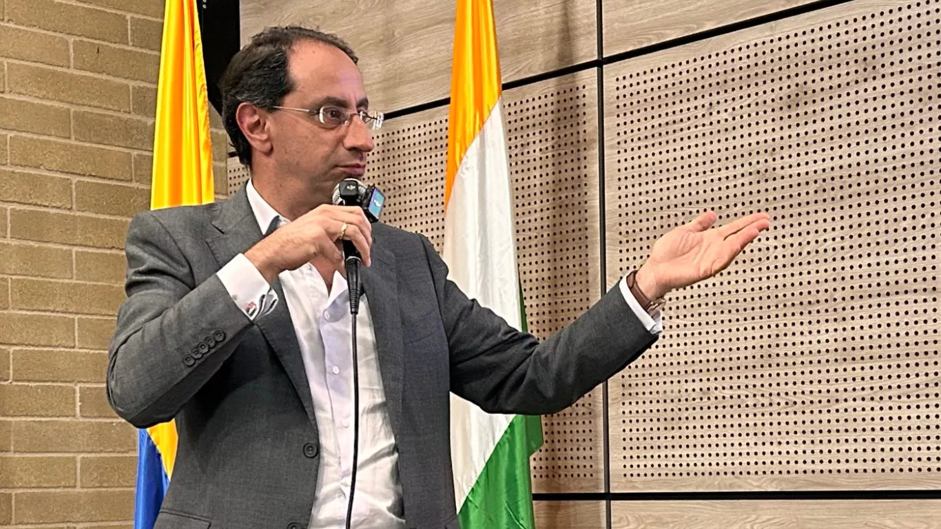  José Manuel Restrepo 25