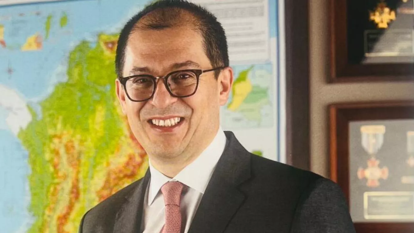 Francisco Barbosa retira precandidatura presidencial