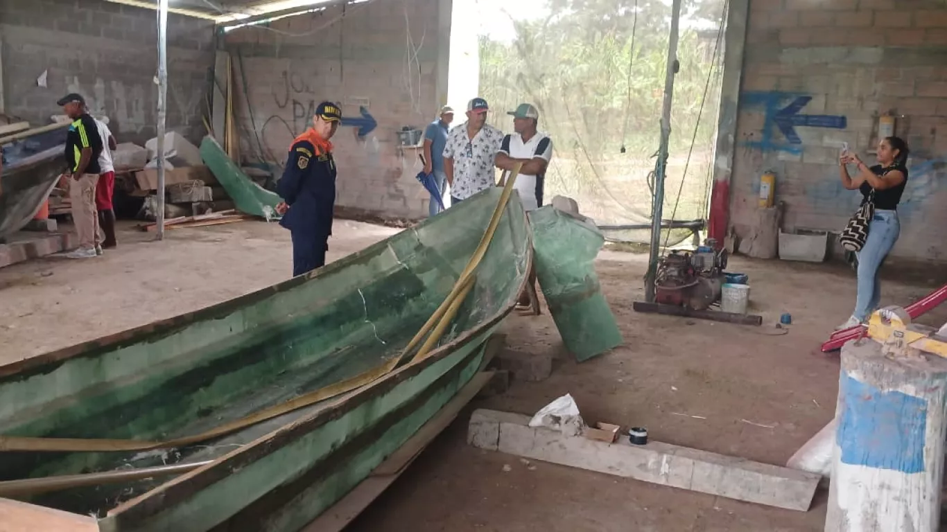 Construcción de nueva embarcación en Coveñas