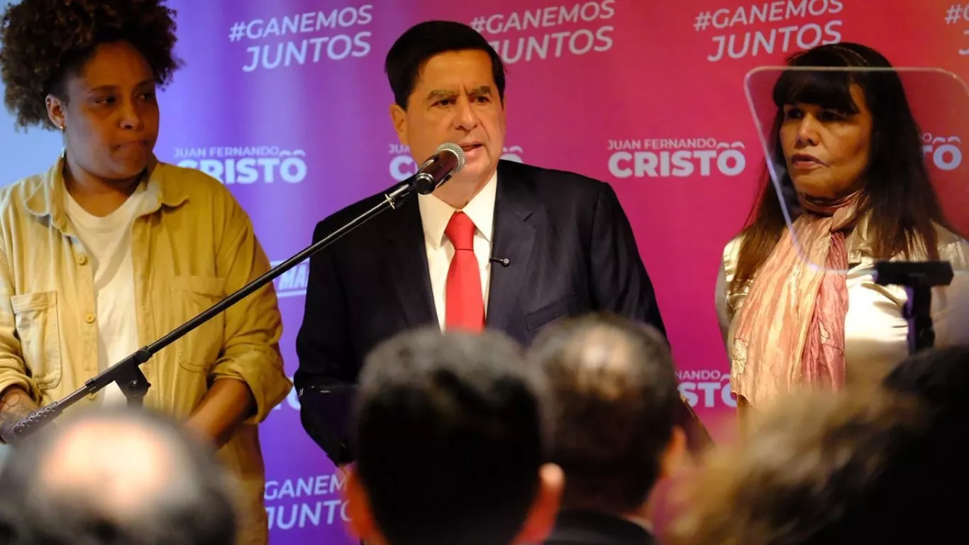 Juan Fernando Cristo en su lanzamiento de campaña