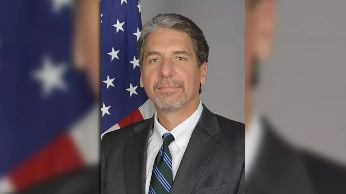 exembajador Kevin Whitaker