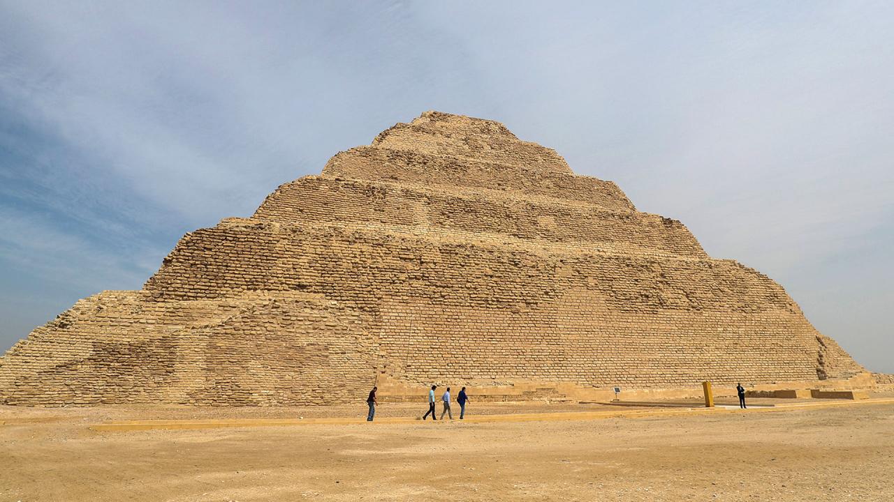 Pirámide de Djoser en la necrópolis Saqqara 